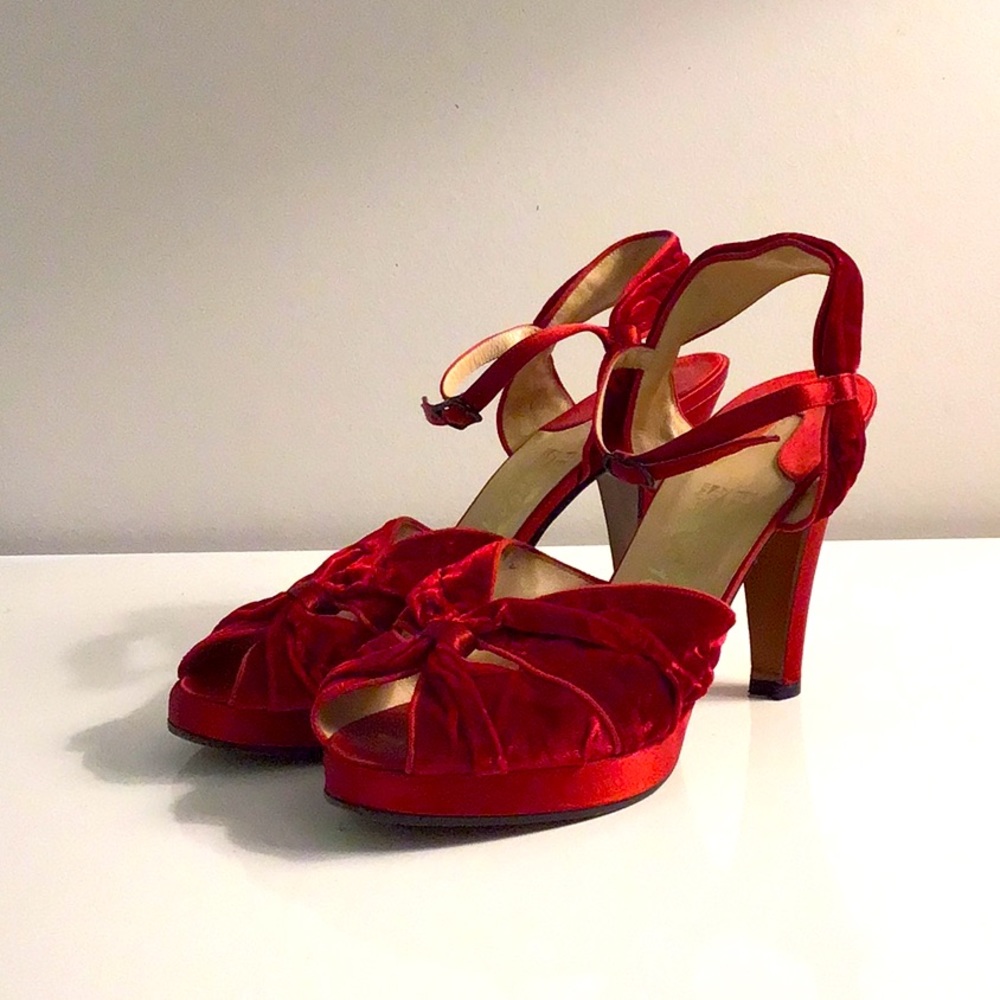 SUPER RARE Ferragamo 1 OF 150 MADE Size 39.5 EU (9.5 US) Red Velvet Satin Heels